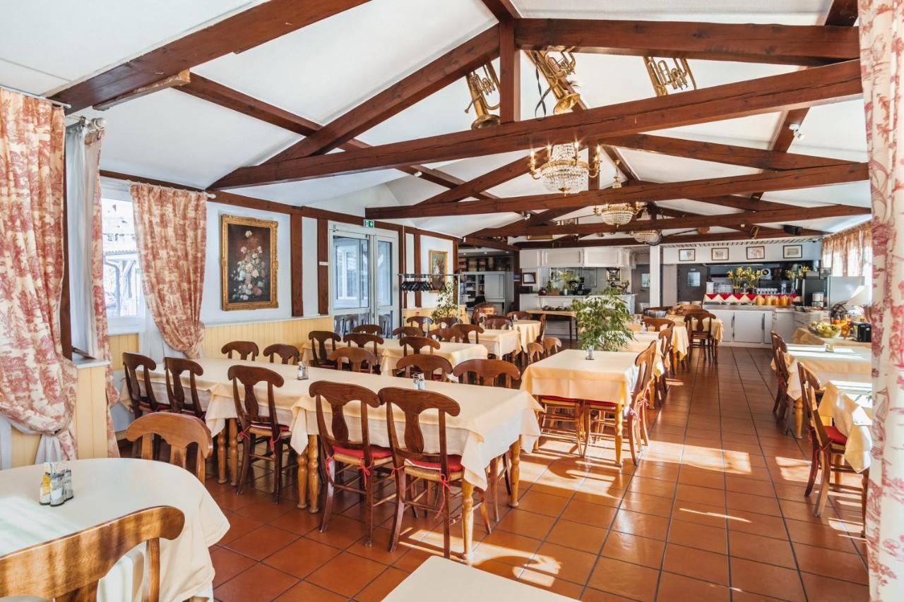 - Montagne Verte & Restaurant Louisiane