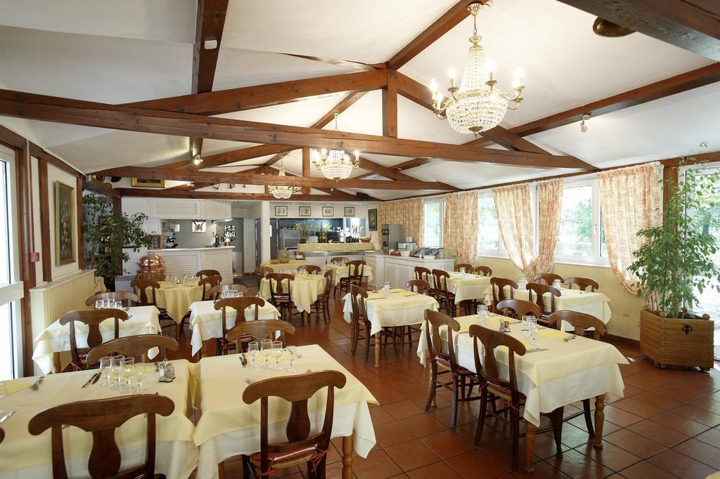 - Montagne Verte & Restaurant Louisiane Hotel